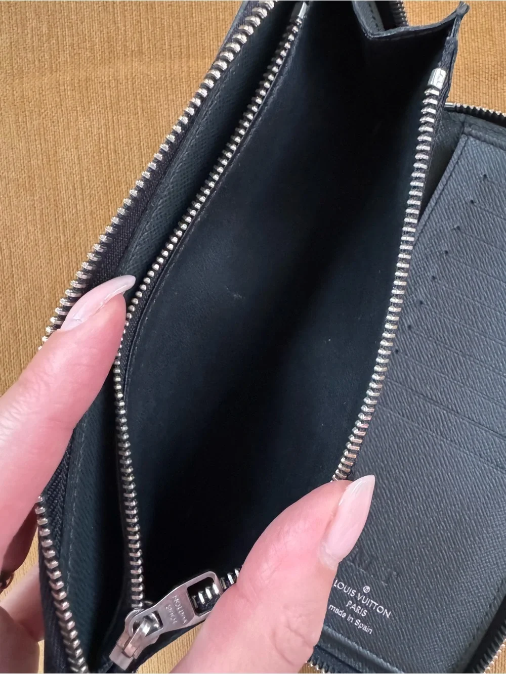Louis Vuitton Zippy Leather long wallet Organizer Black Taiga
